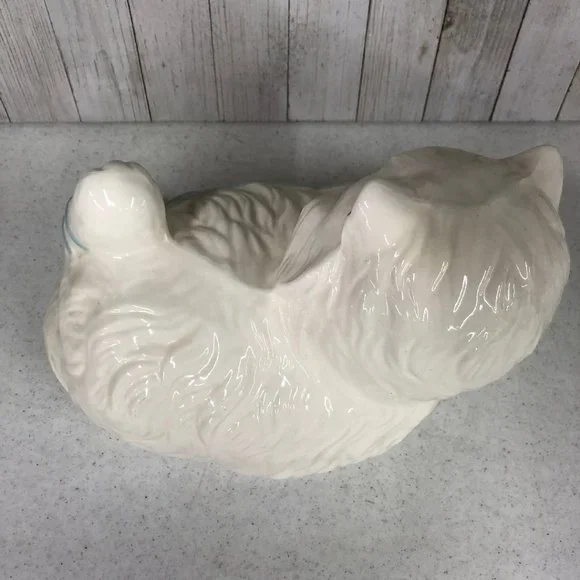 Big White Persian Kitty Cat Playing w/ Blue Yarn - Picture 9 of 11